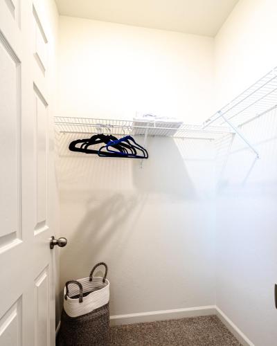 16-BR-Closet-6563-E-Tobey-Ave-21