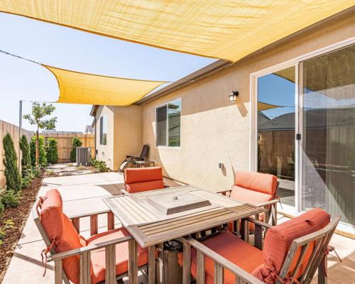 18-Patio-6563-E-Tobey-Ave-24